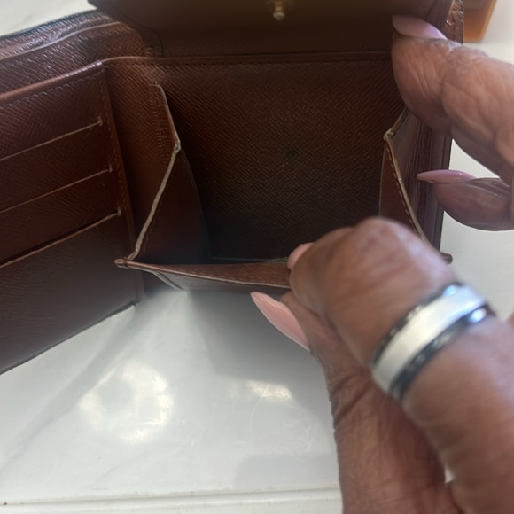 Louis Vuitton Mens Wallet - Picture 6 of 8